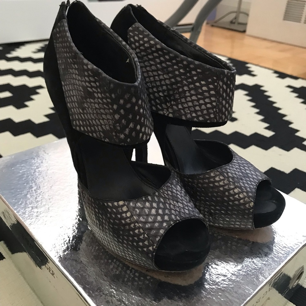 [Kelsi Dagger] Joanna Heeled Sandals